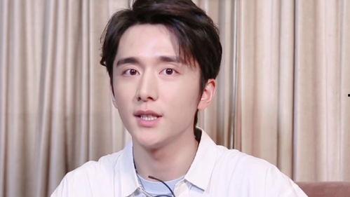 张新成直播吃瓜,趣味横生瞬间引网友热议