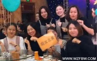 看见前任掉在水中吃瓜,围观群众竟在岸边吃瓜？