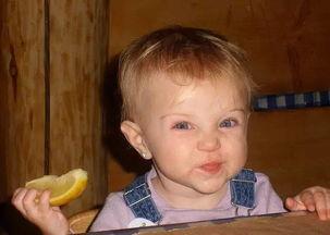 搞笑视频阿婆吃瓜,笑料横生，欢乐无限！